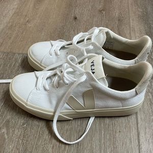 Veja Women’s Esplar Sneakers in White Cream Size 8